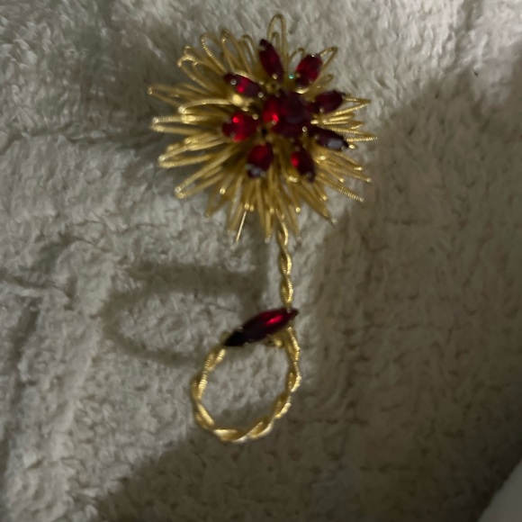 Vintage Albert Weiss made in Germany 1940’s-1950’s’s ruby red flower brooch . - Picture 6 of 8